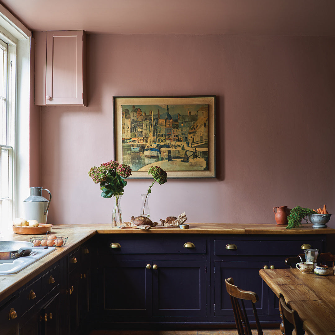 Paean Black No.294 painted room