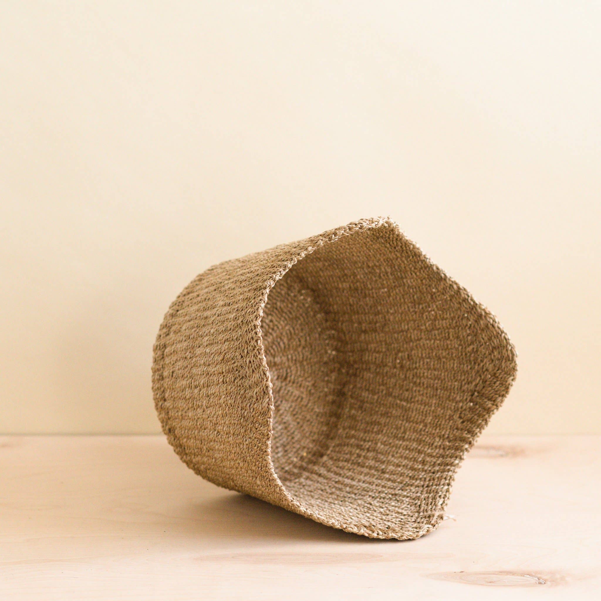 Handwoven Scallop Basket - Natural