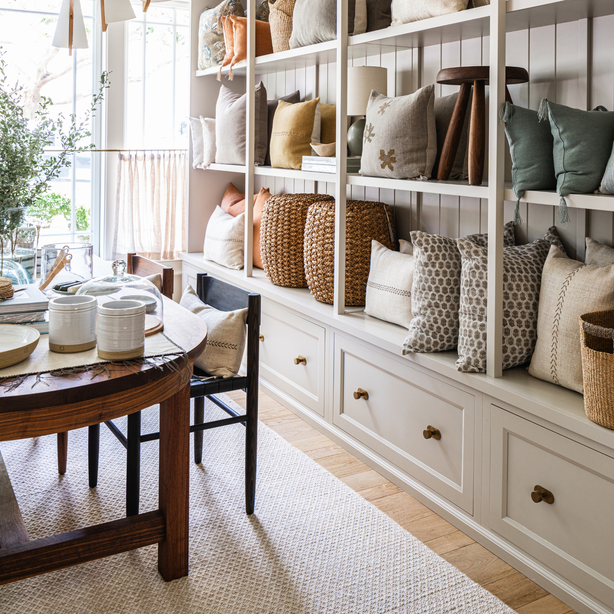 Gaon Chair - Black Oak & Black Leather