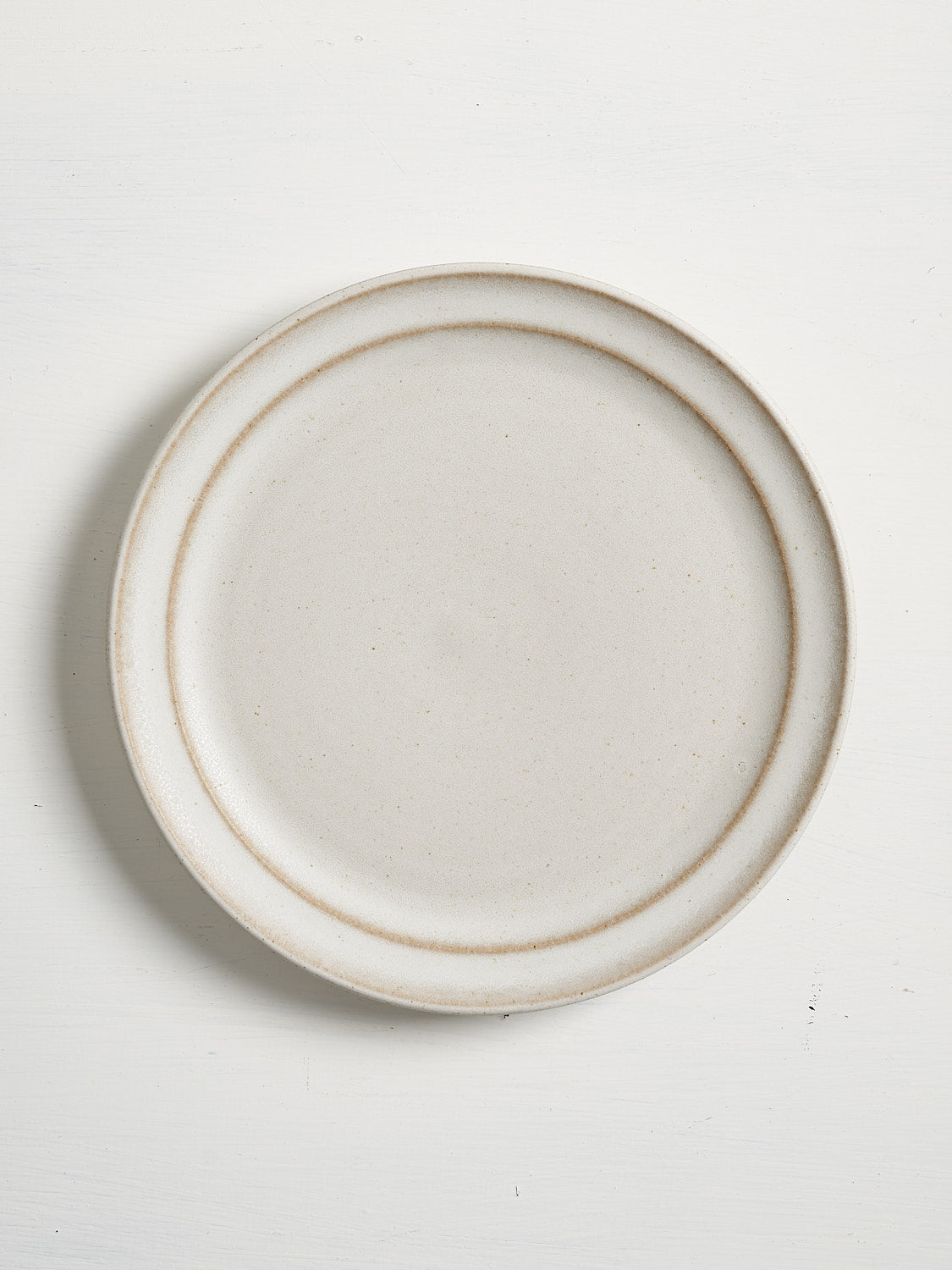 Standard Affair Medium Plate glaze texture detail