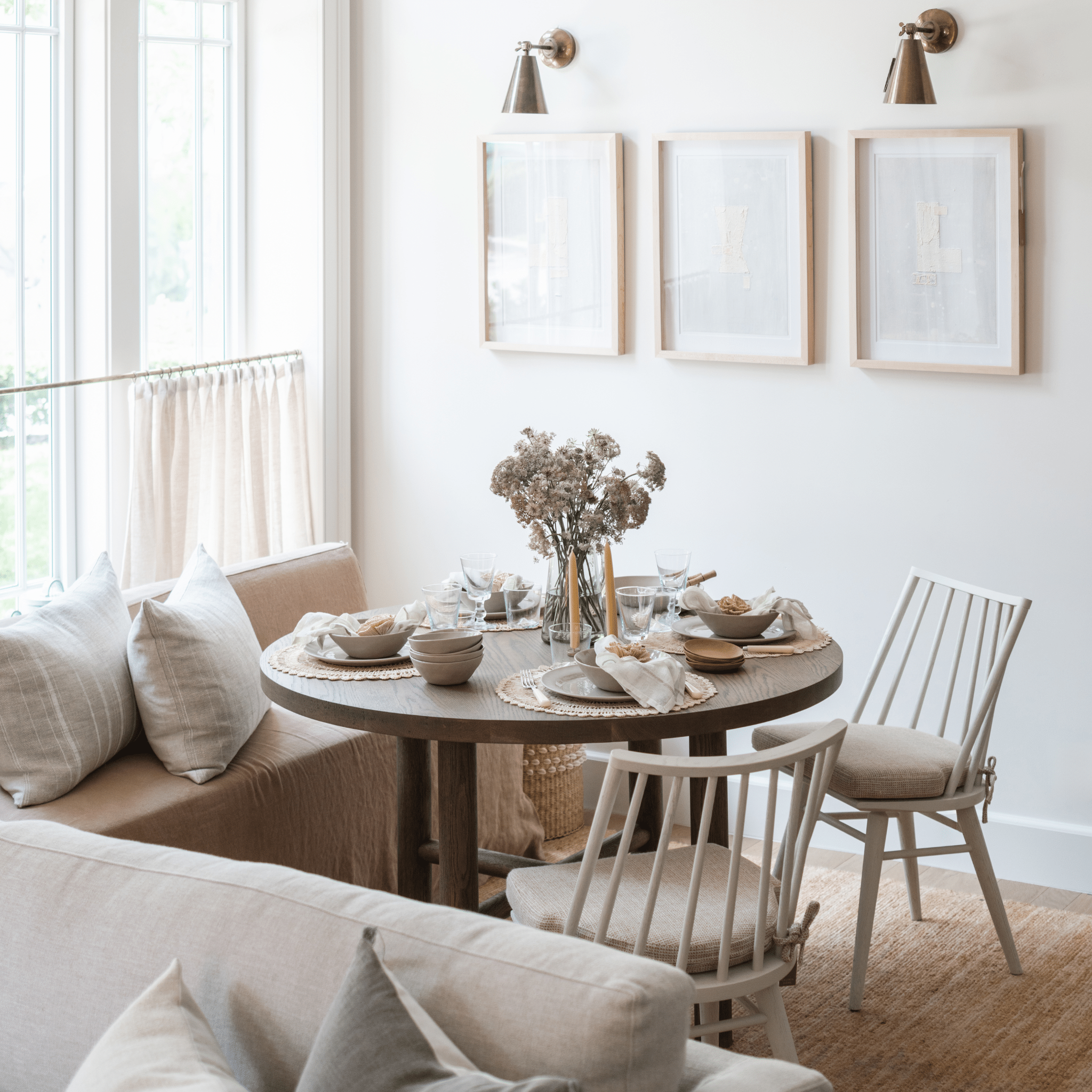 Valencia X Dining Table with circle legs, detail view