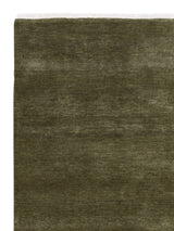 Armadillo Agra Rug in Artichoke, corner close-up of the wool pile and edge