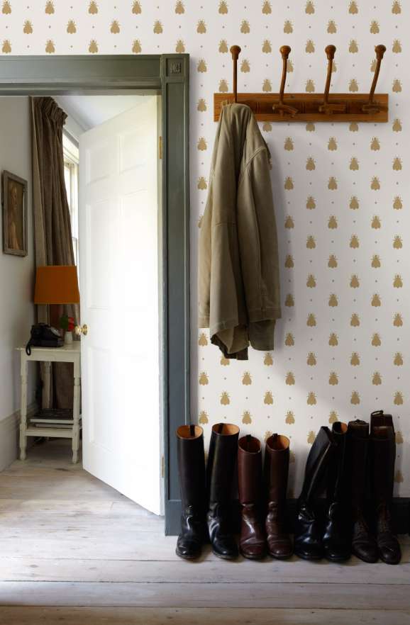 Bumble Bee 507 wallpaper lifestyle photo