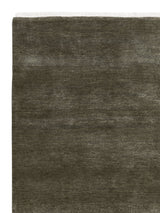 Armadillo Agra Rug in Thistle, corner close-up of the wool pile and edge