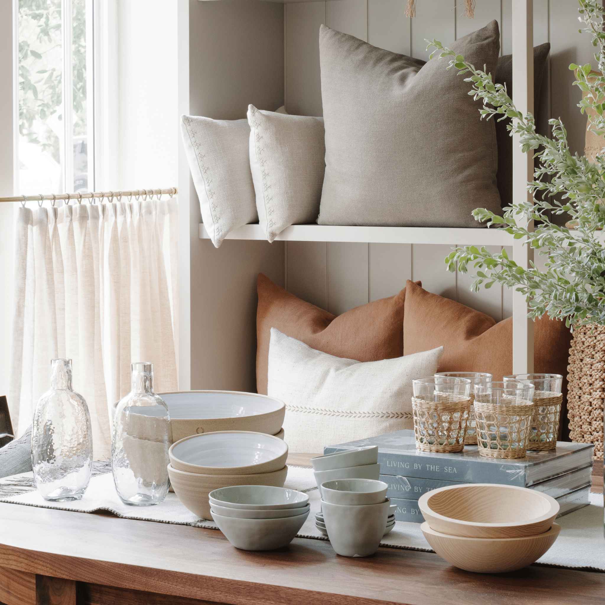 Sander Terracotta Pillow detail view — concealed zipper closure and textured Belgian linen weave