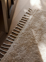 Armadillo Petra Rug in Sparrow, overhead view of the hand-knotted new zealand wool weave and edge finish