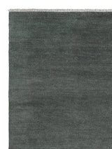 Armadillo Thatch Rug in Orca, corner close-up of the wool pile and edge